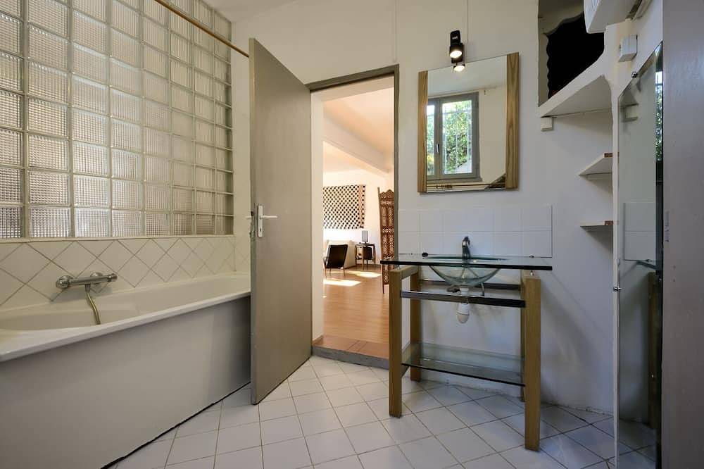 A loft of 70 m2 in the hollow of a cove of the blue coast. South exposition in Ensuès-la-Redonne, Istres region