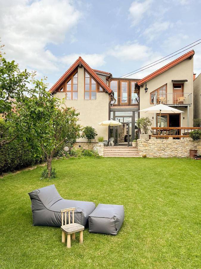 Ferienhaus für 8 Personen, mit Balkon und Terrasse sowie Garten und Sauna