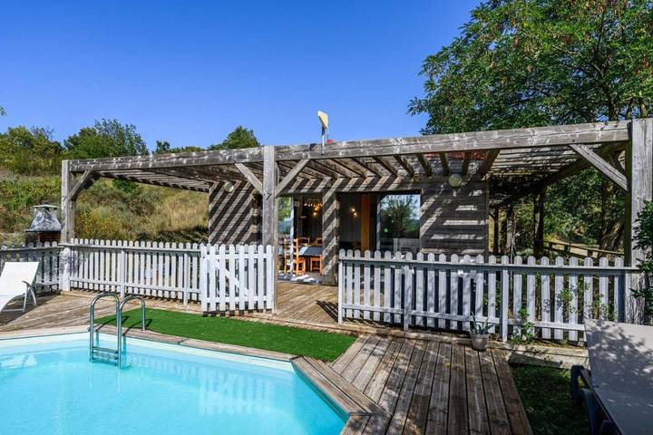 Location de vacances pour 4 personnes, avec piscine ainsi que terrasse et jardin, animaux acceptés à Roquetaillade - 2
