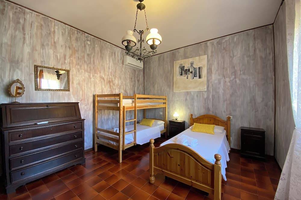 Detached villa with 6 beds in Maddalena Spiaggia, Capoterra