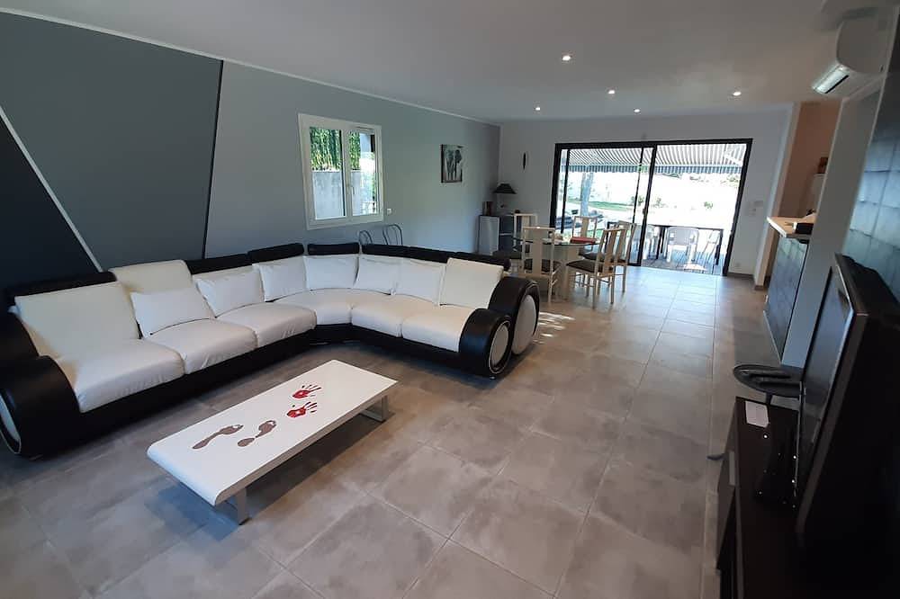 Detached Villa For 8 People Promo From August 16 To 30, 2025 in Fayenza, Region de Draguignan