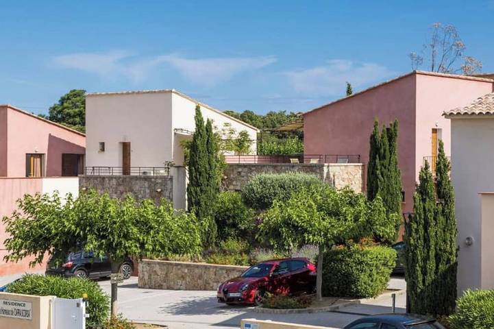 Appartamento intero, Charming residence with waterfront pool. in Losari, Belgodere