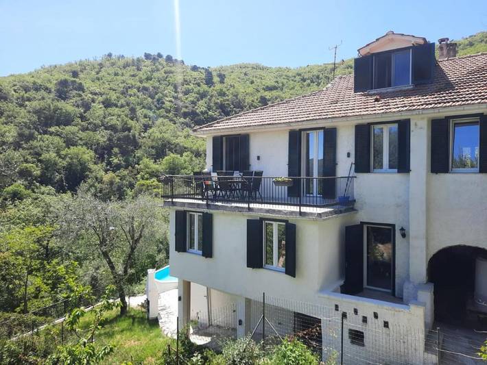 Chalet para 8 personas, con Balcón y Terraza además de Jardín y Piscina en Andora