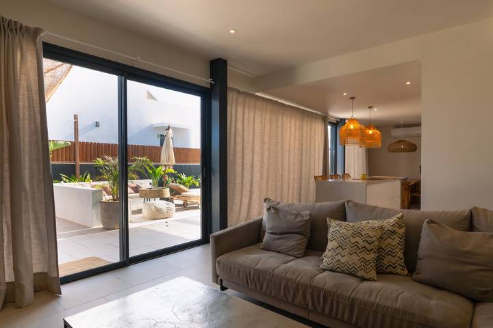 Casa vacacional 'Villa Siargao' con vistas al mar, Wi-Fi y aire acondicionado in Corralejo, La Oliva