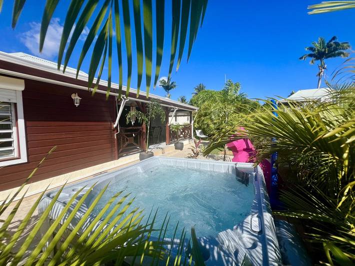 Villa pour 12 personnes, avec jacuzzi et terrasse ainsi que piscine et jardin en Guadeloupe - 2