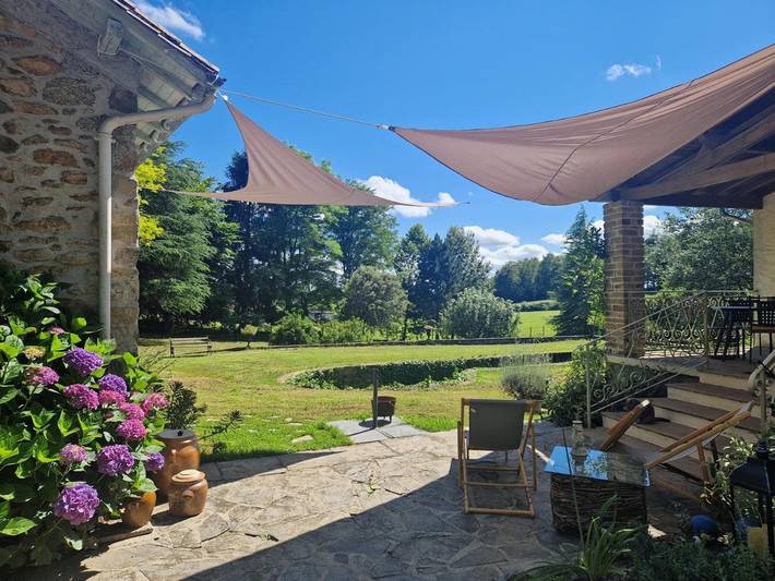 Chambre d’hôte pour 2 personnes, avec terrasse ainsi que jardin et vue