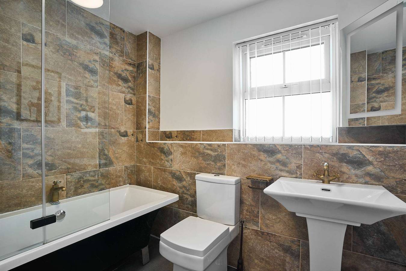 Host & Stay | Cherry Blossom House in Cornouailles