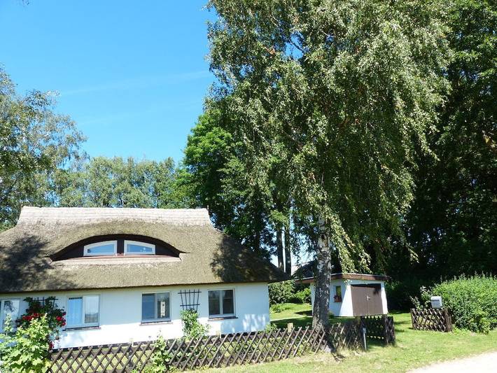 Vacaciones bajo un techo de paja in Suhrendorf, Ummanz