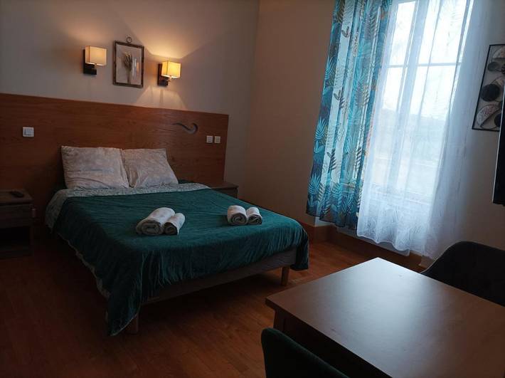 Hôtel pour 2 personnes, avec terrasse ainsi que jardin et vue, animaux acceptés dans Puycapel - 2