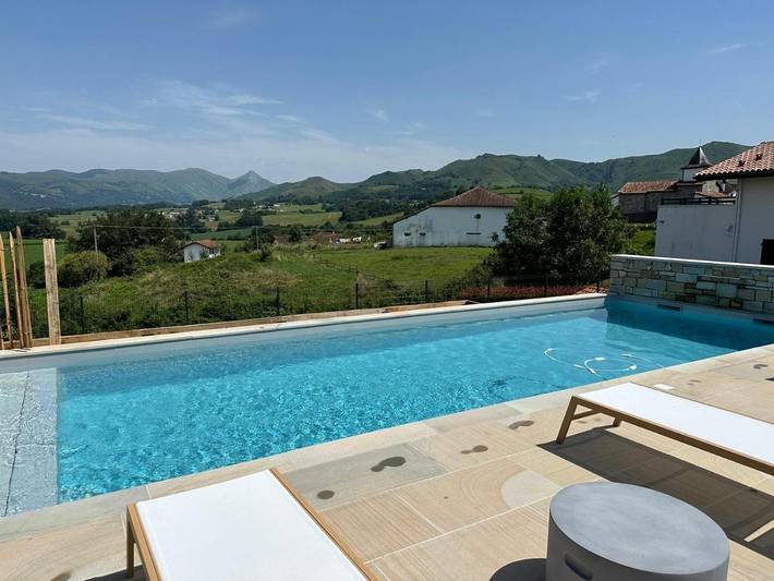 Location de vacances pour 11 personnes, avec piscine ainsi que jardin et vue à Çaro - 3