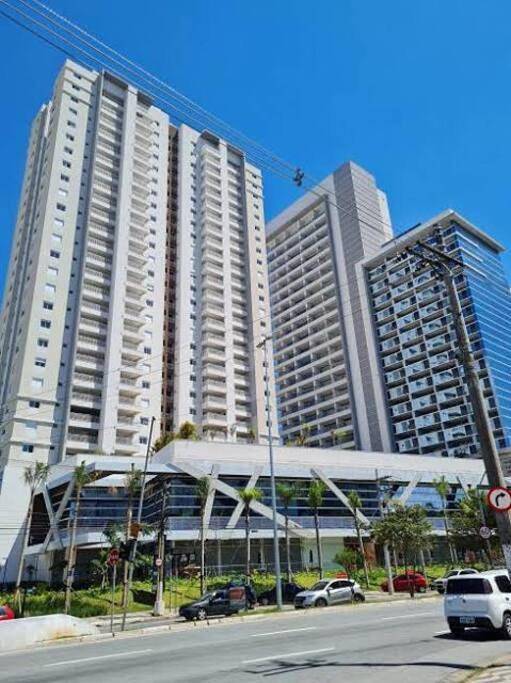 Casas e apartamentos de temporada para 2 pessoas, com balcão e piscina em Guarulhos