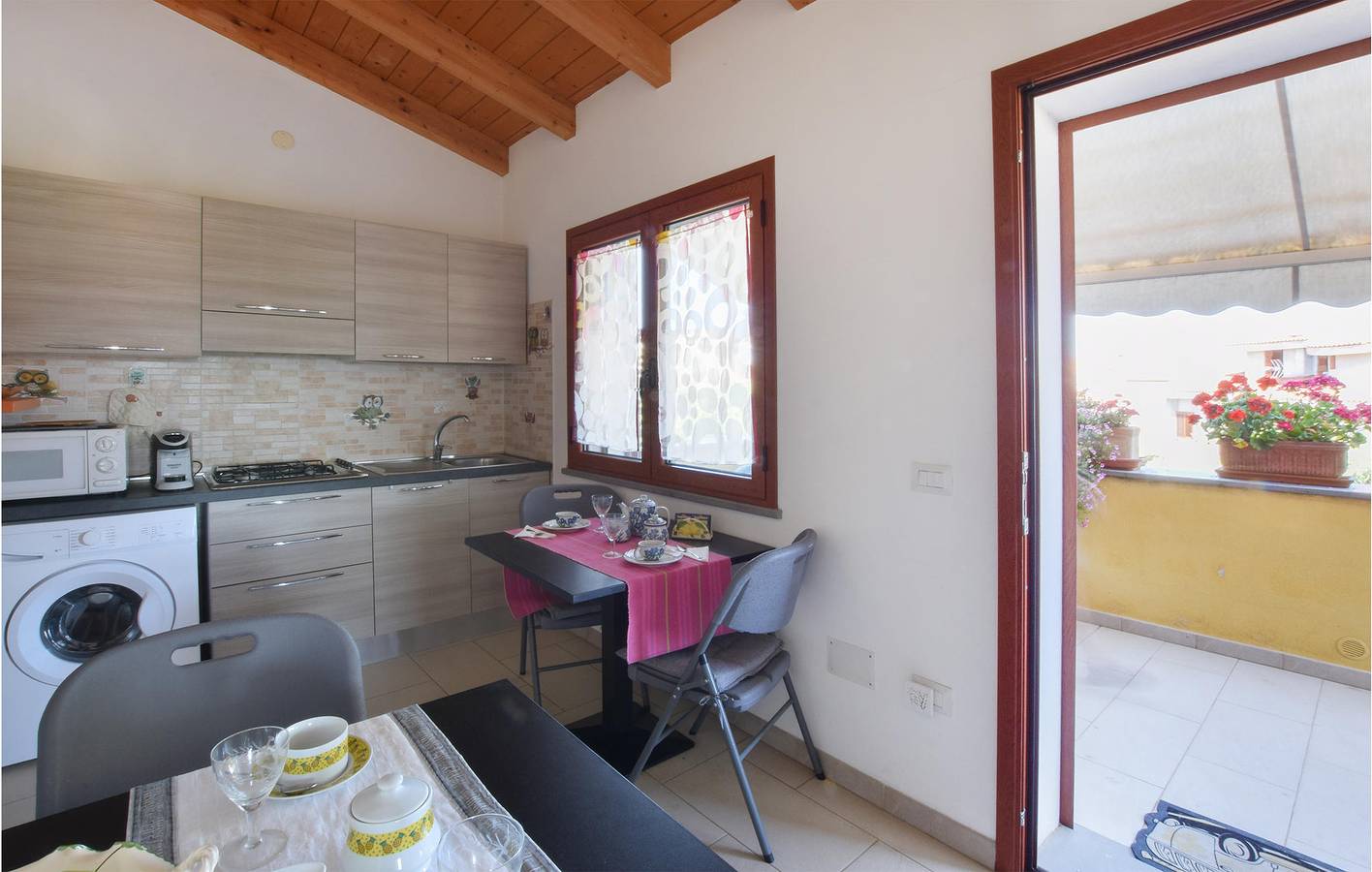 Entire holiday apartment, Comfortable 80m² Flat Near Restaurants & River in Riola Sardo, Stagno di Càbras