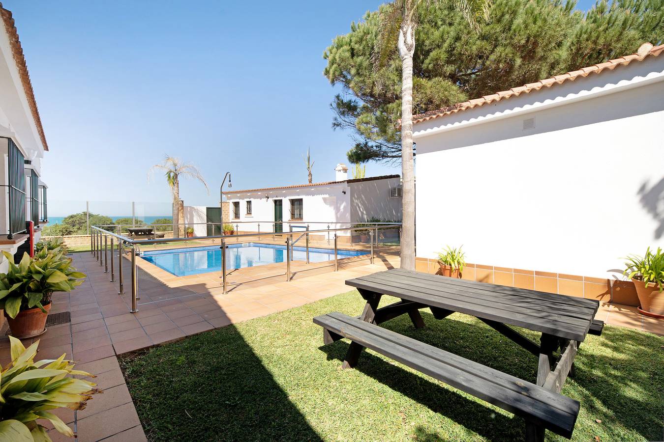 Apartamento entero, Casa de vacaciones "Novobarrosa A" con vistas al mar, piscina compartida y Wi-Fi in Novo Sancti Petri, Chiclana de la Frontera