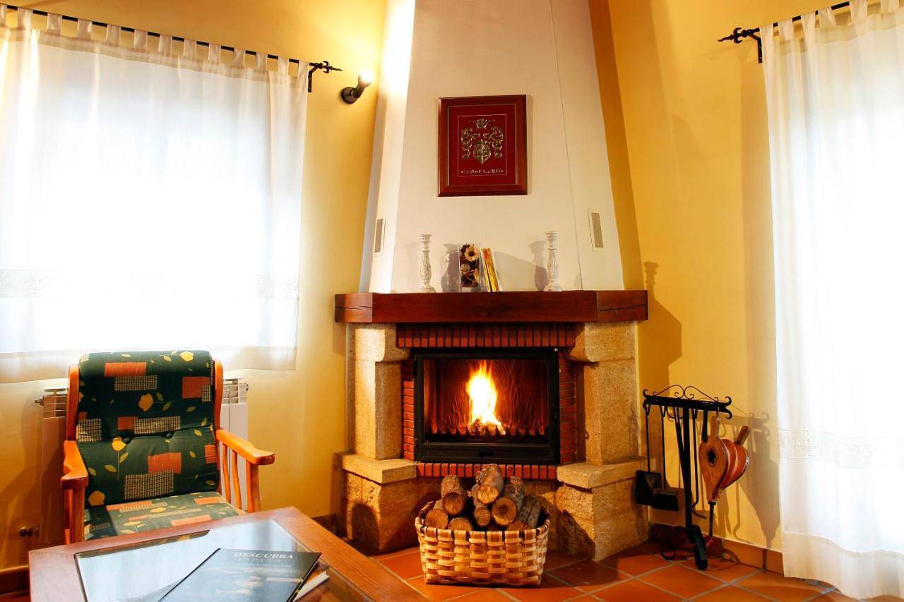 Apartamento entero, Casa Rural Puerta del Sol de 3 habitaciones in Candelario, Provincia de Salamanca