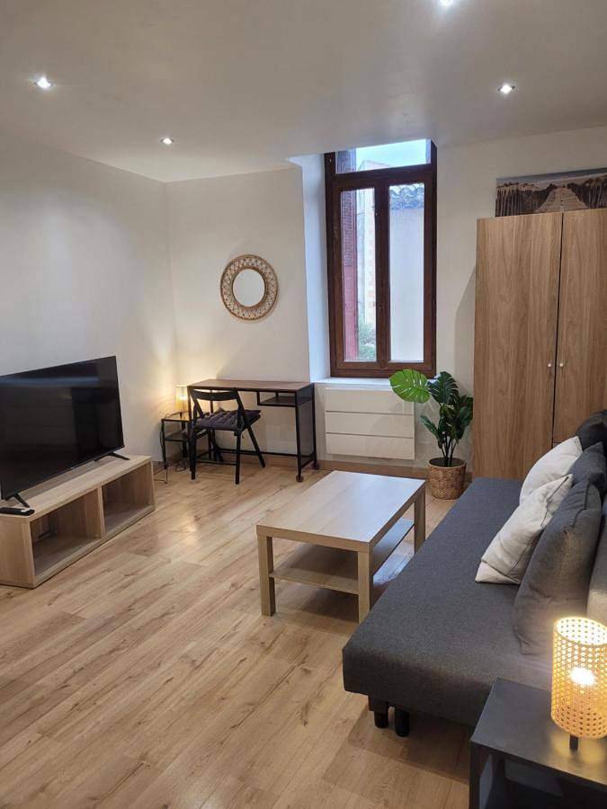 Appartement entier, Cosy Studio in Saint-Mitre-les-Remparts, Côte méditerranéenne (France)