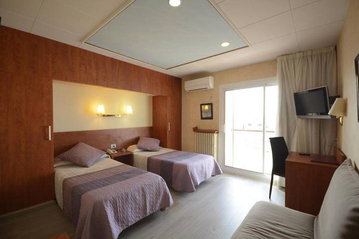 Hôtel pour 2 personnes, avec vue ainsi que jardin et piscine à Figueras - 2