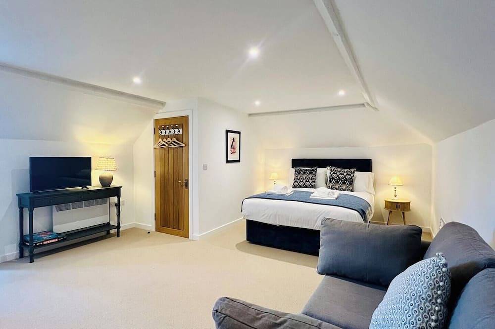 Entire apartment, Stylish Central Coach House Flat With Parking in Bury St Edmunds, Suffolk