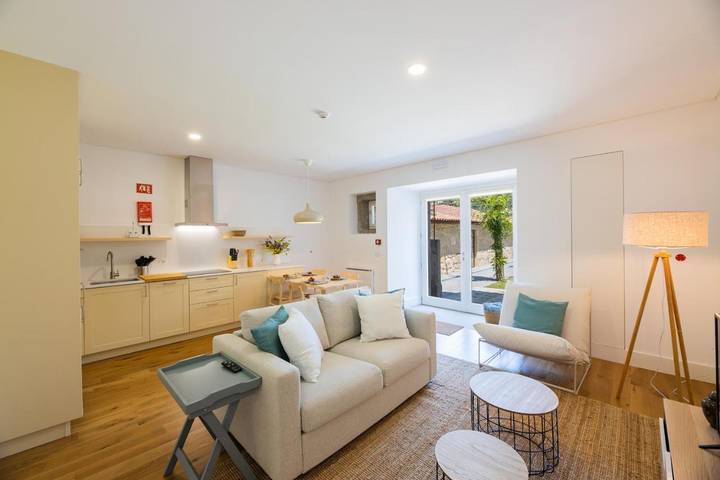 Appartement de vacances pour 4 personnes, avec piscine ainsi que vue et jardin