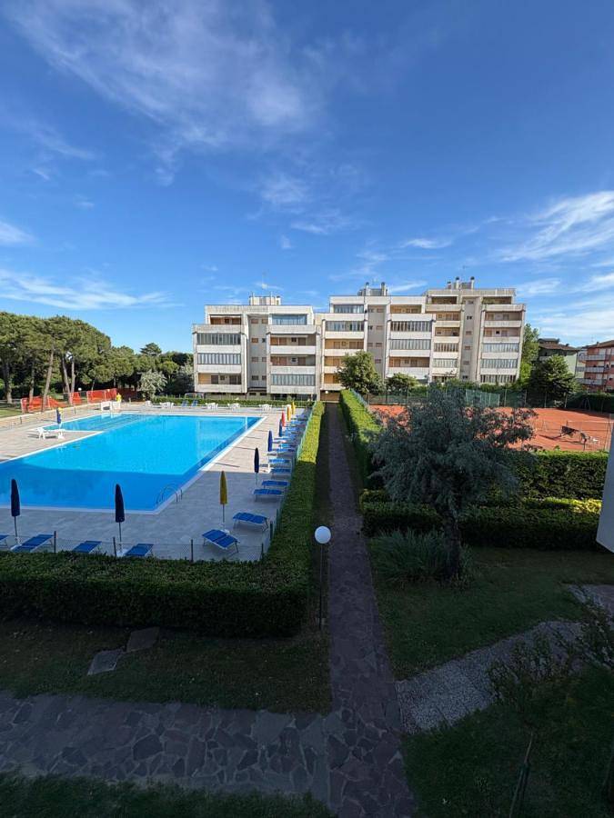 Gîte pour 9 personnes, avec vue ainsi que piscine et balcon à Lido Adriano - 2