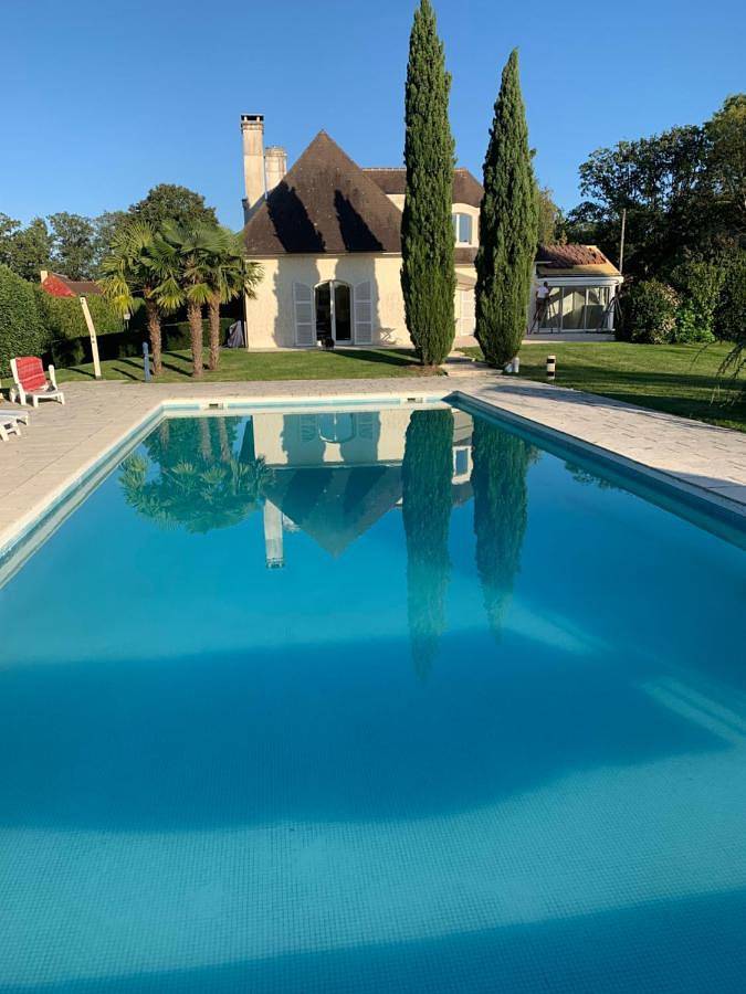 Gîte pour 2 personnes, avec Terrasse et Jardin ainsi que Piscine et Vue à Grosrouvre