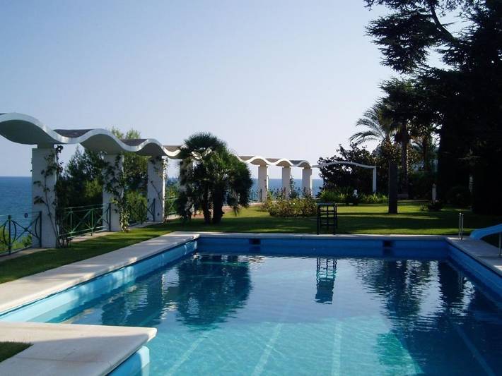 Villa für 16 Personen, mit Balkon und Terrasse sowie Garten und Pool in Sant Pol de Mar