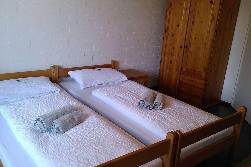 Ganze Wohnung, Doppelzimmer für 2 Gäste mit 14m² in Gomadingen in Gomadingen, Neckar-Alb