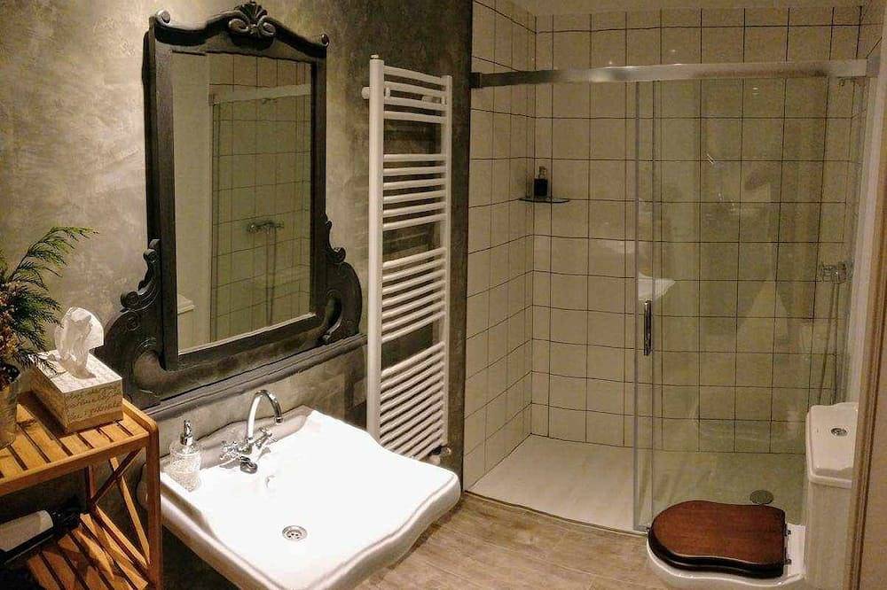Apartamento entero, L'Orfebre, Loft en Olot. Acceso a piscina interior in Olot, Parc Natural de Zona Volcànica de la Garrotxa