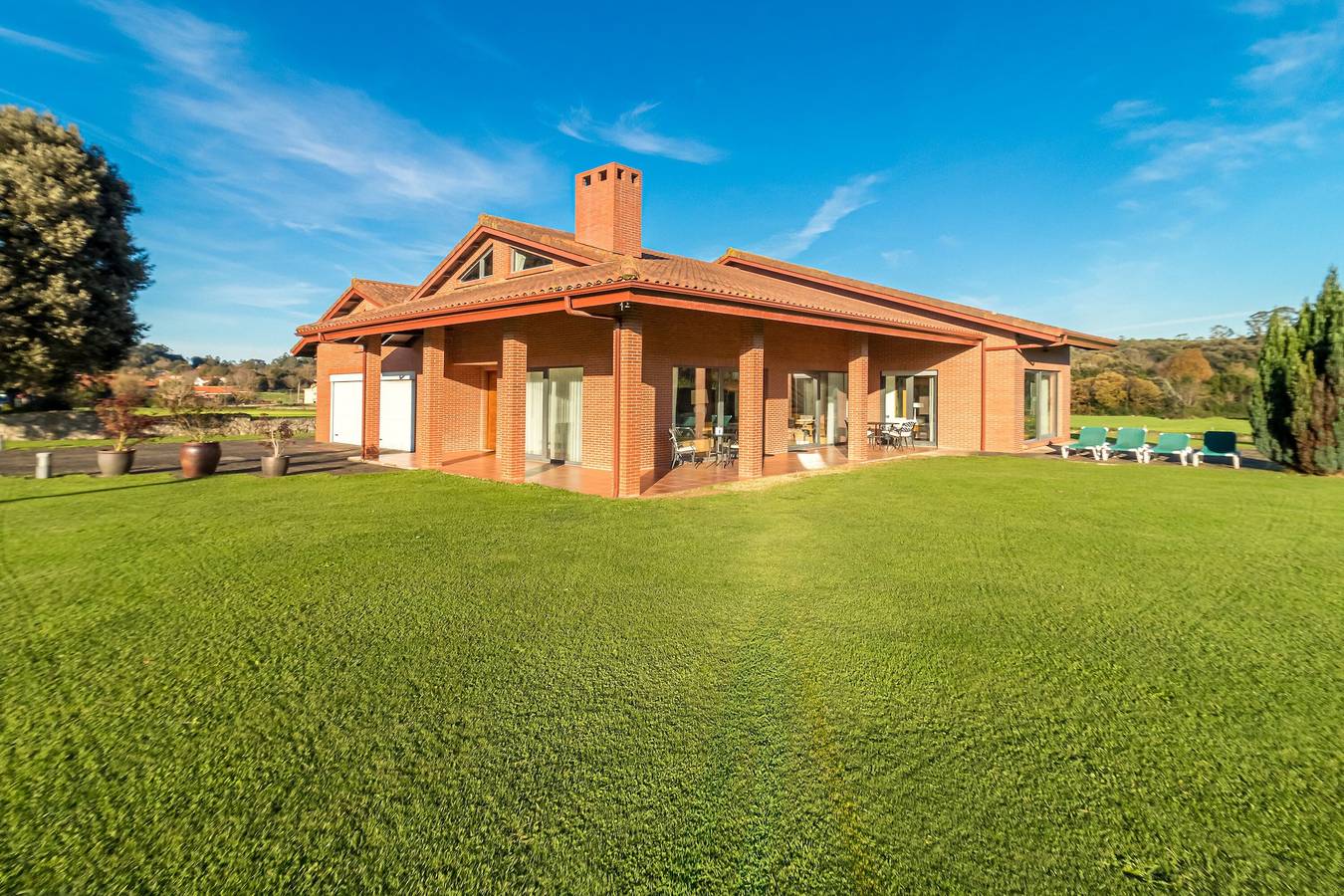 Villa Monasterio a tan solo 15 minutos de Santander in Camargo, Costa de Cantabria