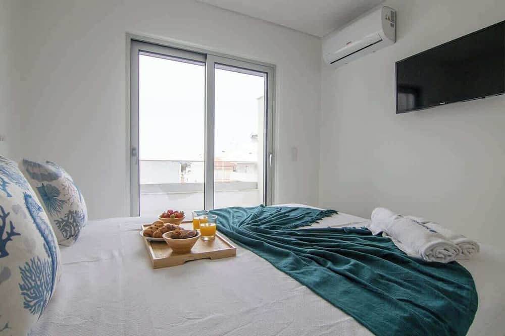 Geheel appartement, Beach View Flat w/ Balcony near Casino in Monte Gordo, Faro District