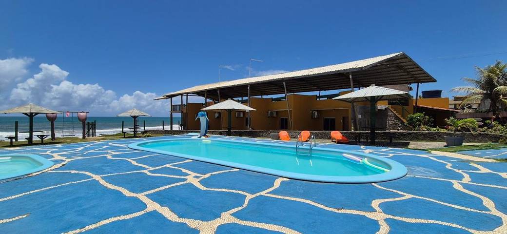Pousadas para 3 pessoas, com piscina e terraço e ainda vista na Linha Verde