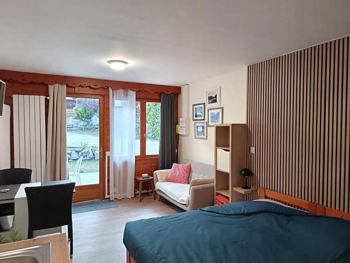 Location de vacances pour 2 personnes, avec terrasse ainsi que jardin et vue, animaux acceptés à Arlos