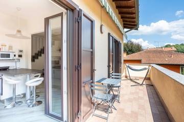 Gîte pour 3 personnes, avec balcon et jardin dans Angera
