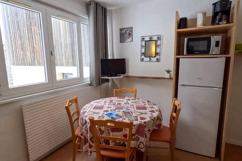 Appartement entier, 300m du centre station, piscine, parking, casier à ski, 32m², Lélex in Lélex, Parc naturel régional du Haut-Jura