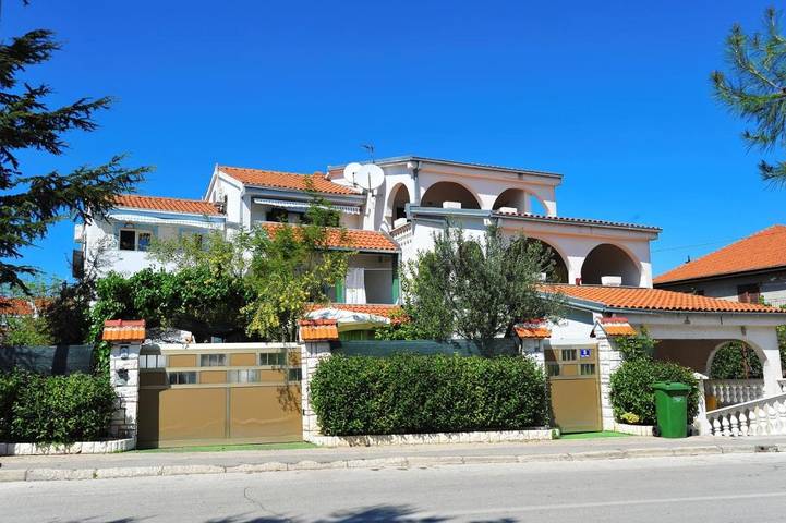 B&b voor 2 personen, with Balkon and Terras as well as Tuin and Uitzicht in Zadar