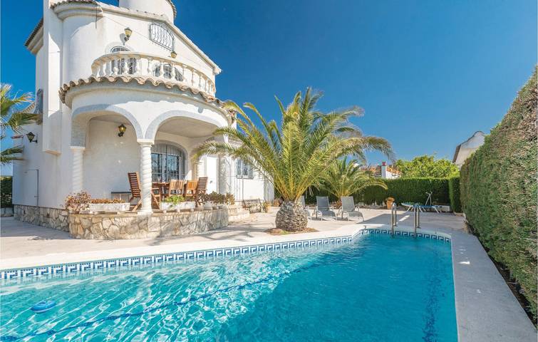Apartamento para 6 personas, con Terraza además de Jardín y Piscina en La Ametlla de Mar