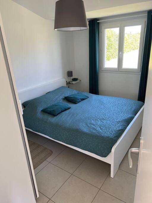 Location de vacances pour 4 personnes, avec piscine et jardin ainsi que terrasse et vue à Saint-Quentin-la-Poterie - 3