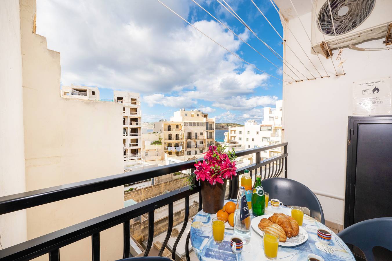 Entire apartment, Getawaysmalta - Seashells 1-bedroom Apartment in a great location in Bugibba in St. Paul's Bay, Malta Island