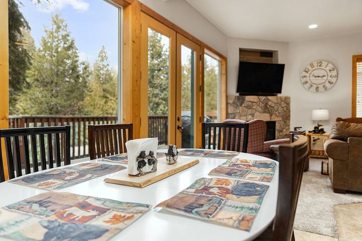 Vacation rental for 10 people, with yard and balcony in Shaver Lake