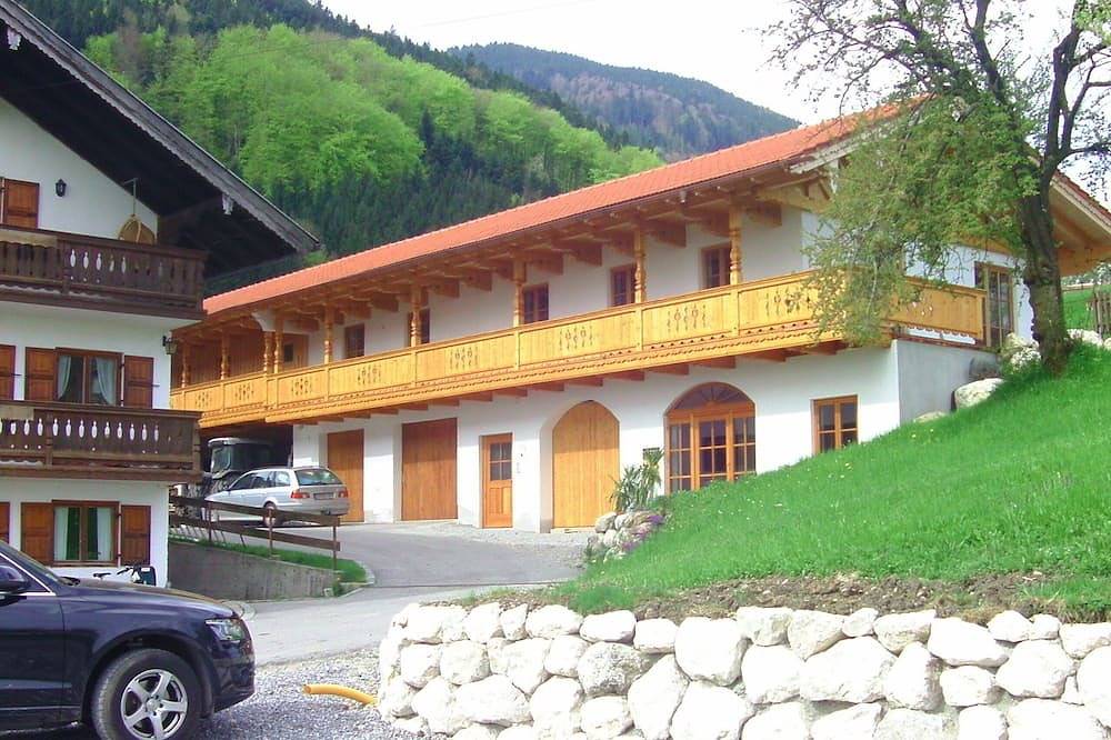 Ganze Wohnung, Ferienwohnung Heuberg, bis 4 Personen, 55 qm, 2. Og, 2 sep. Schlafzimmer in Bad Feilnbach, Bayerische Alpen