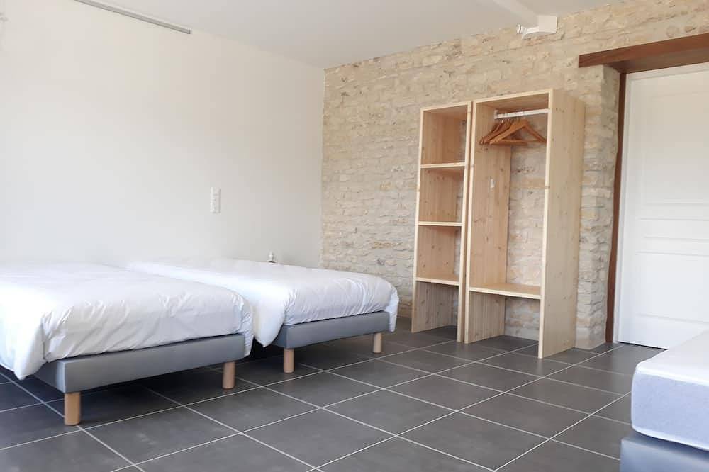 Magnificent gîte with private pool - 12 people - Gîtes Les Grandes Chaumes in Surgères, Rochefort region