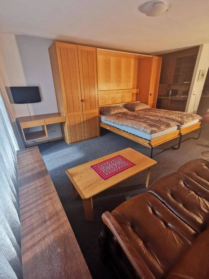 Ferienwohnung für 3 Personen, mit Balkon und Terrasse sowie Garten und Pool in Pany
