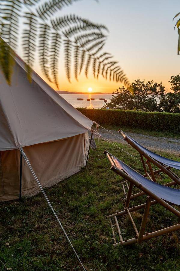 Gîte pour 4 personnes, avec vue et jardin dans Plage De La Cale Lanveoc