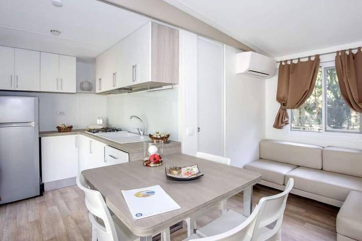 Bungalow per 4 persone, con idromassaggio e piscina in Castiglione della Pescaia
