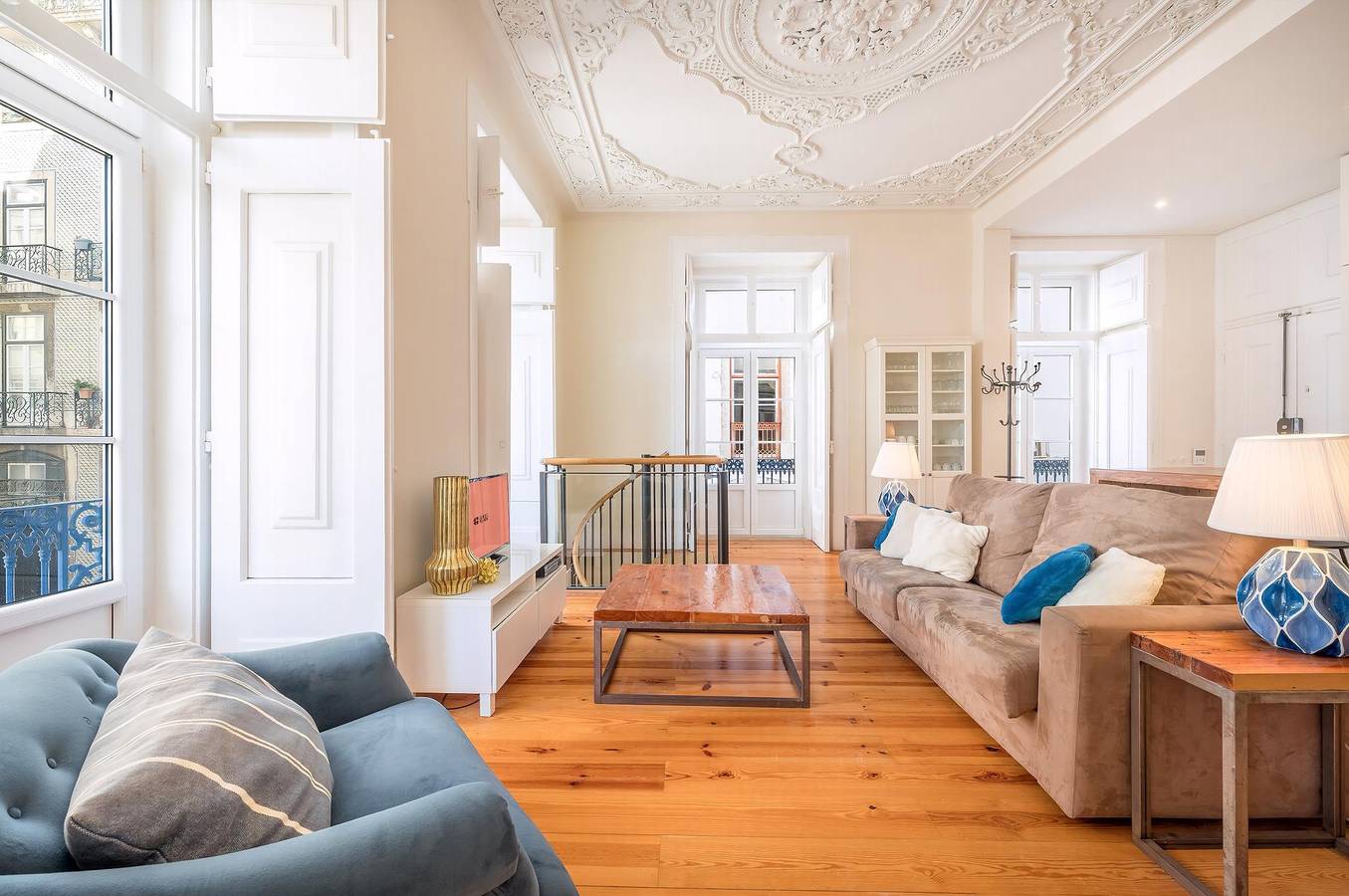 Apartamento inteiro, Guestready - Duplex elegante na histórica Lisboa in Sé, Santa Maria Maior