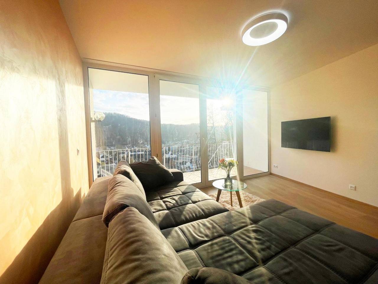 Ganze Wohnung, Apartment 'Schönes Traumblick Balkon' mit Bergblick, Balkon und Wlan in Bad Ems, Lahn-Taunus