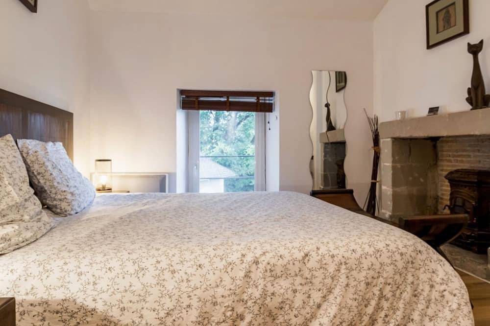 Gîte cosy aux portes de Nantes, terrasse privée, vélos, Wifi, draps inclus in Saint-Sébastien-sur-Loire, Région de Nantes