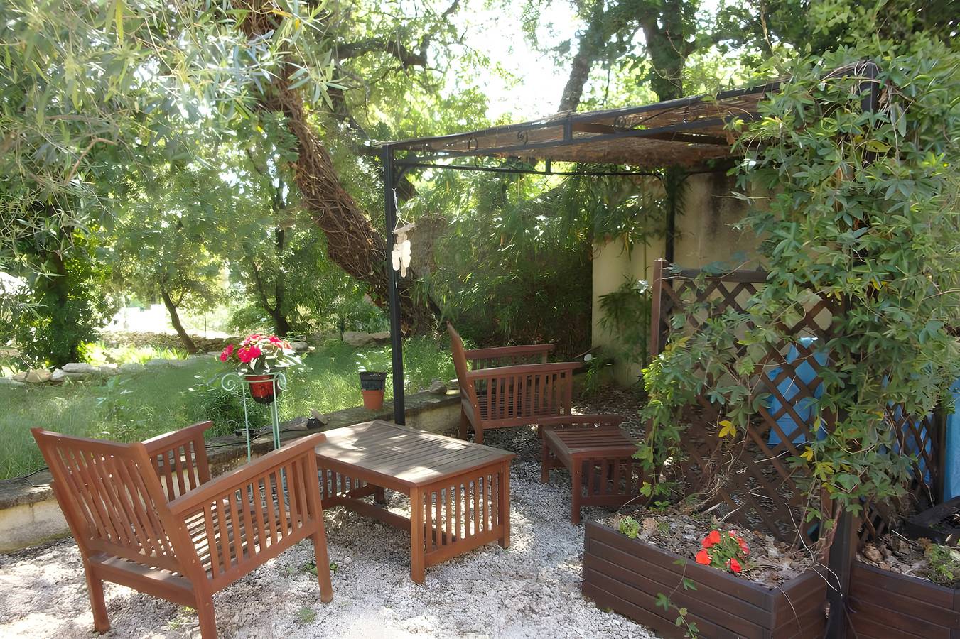 Apartamento entero, Apartamento 'Terraza Piscina' con Wi-Fi in Vallabrix, Region de Nimes
