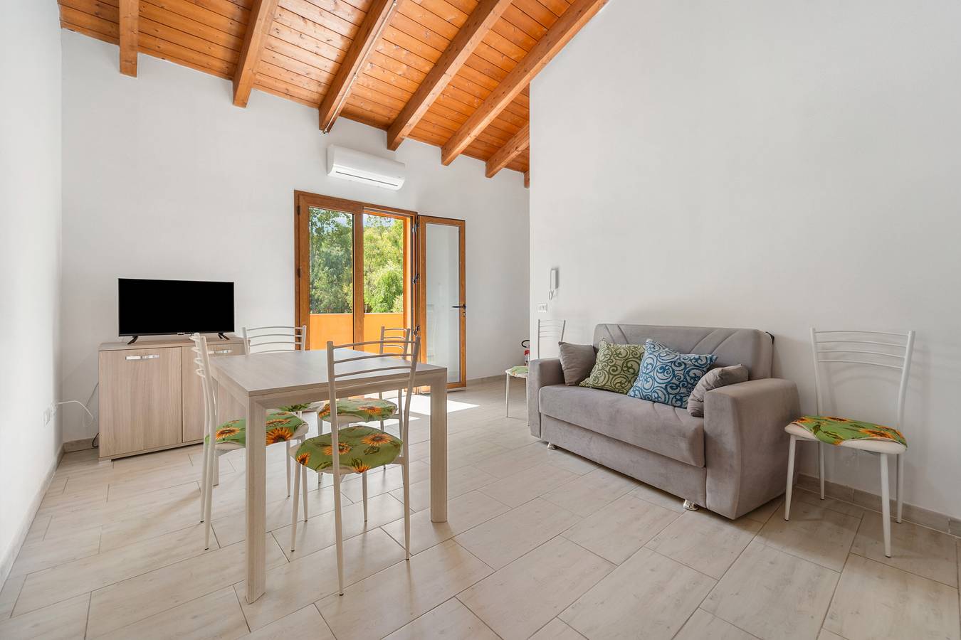 Ganze Wohnung, Apartment 'Maria Rosa' mit privater Terrasse, Wlan und Klimaanlage in Teulada, Cagliari Provinz