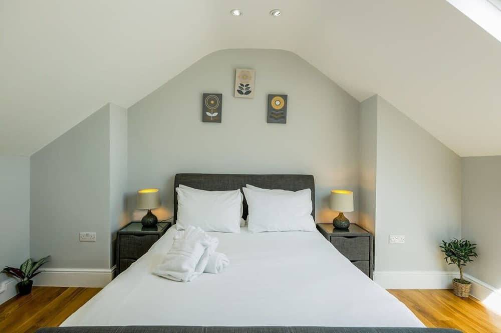 Entire apartment, Two bedroom apartment in North street with parking in Bristol, South West England