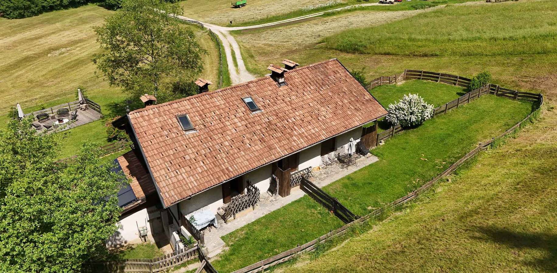 Berghütte mit 20.000 Quadratmetern Land  in Lenzumo, Ledro